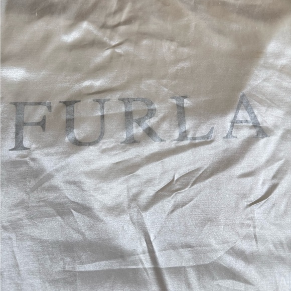 NATORI Vibrant Yellow and Red Bag with Spacious Design - Picture 3 of 11